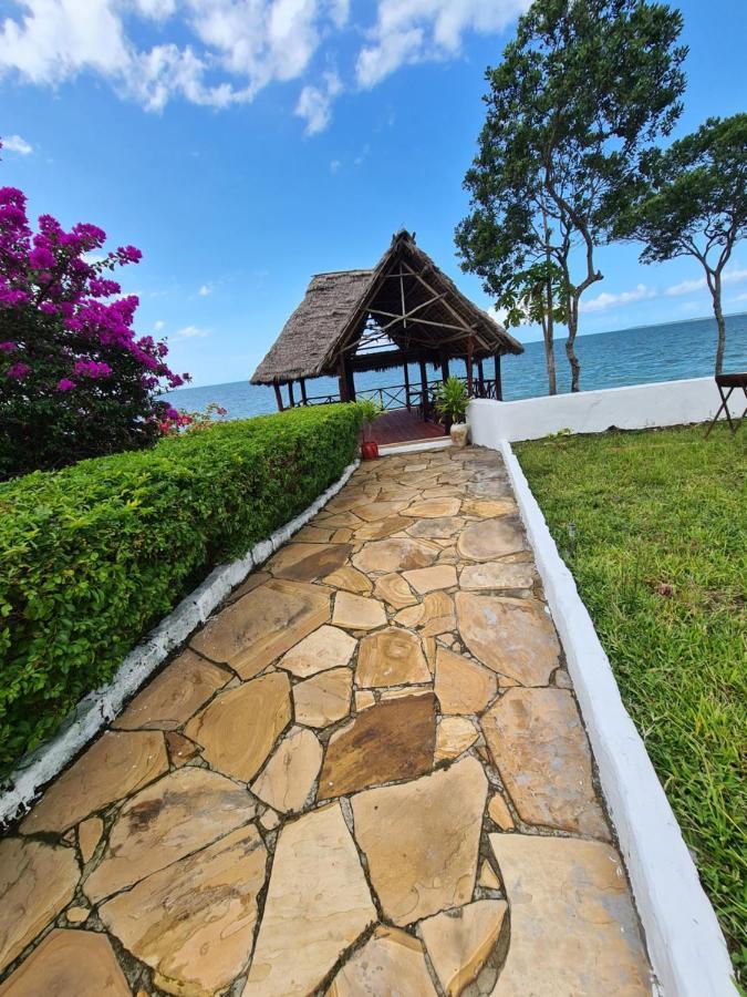 Готель Ivory Ocean View Marumbi Екстер'єр фото